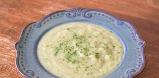 Cauliflower Leek Soup with Bacon Recipe from domesticsoul.com